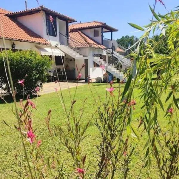 Thea apartments 2, hotell i Platamonas