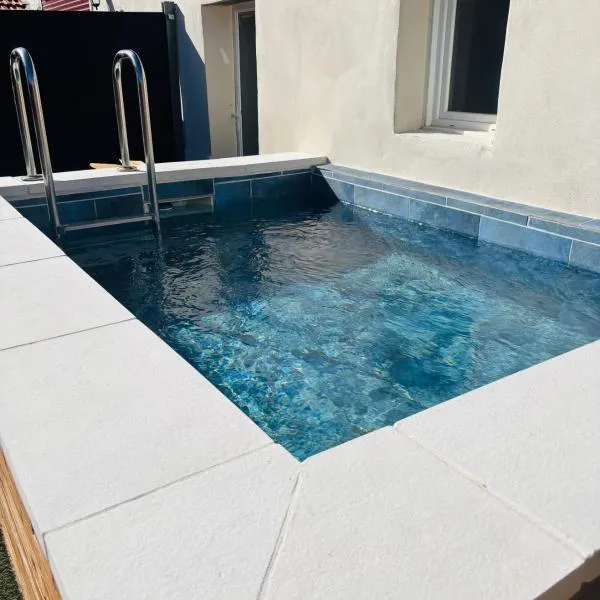 Chambre Sud Doré avec Piscine en saison et SPA en supplément, hotel en Paulhan