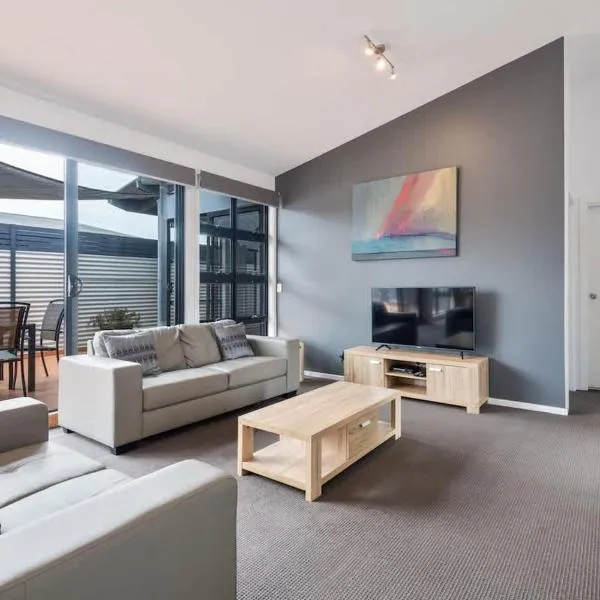 Plantation - 3BR Modern Family Friendly Apartment Huskisson Main Street By Nautilus Apartments Jervis Bay, viešbutis mieste Haskisonas