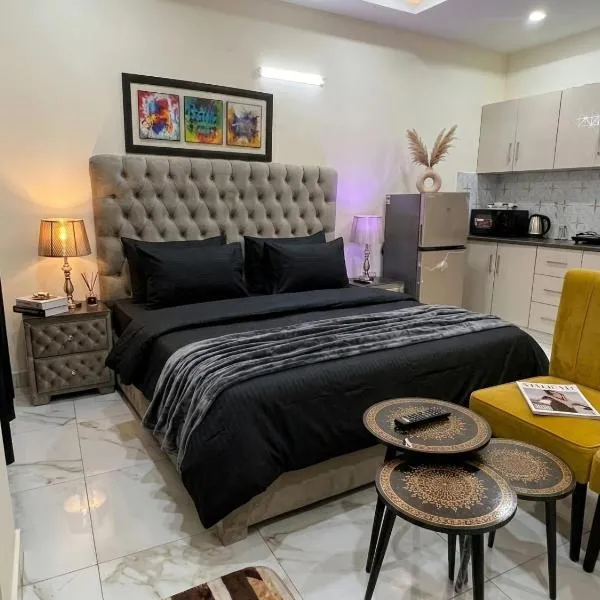 URBAN NEST Studio Apartment - WIFI - Netflix - AC, hotel di Islamabad