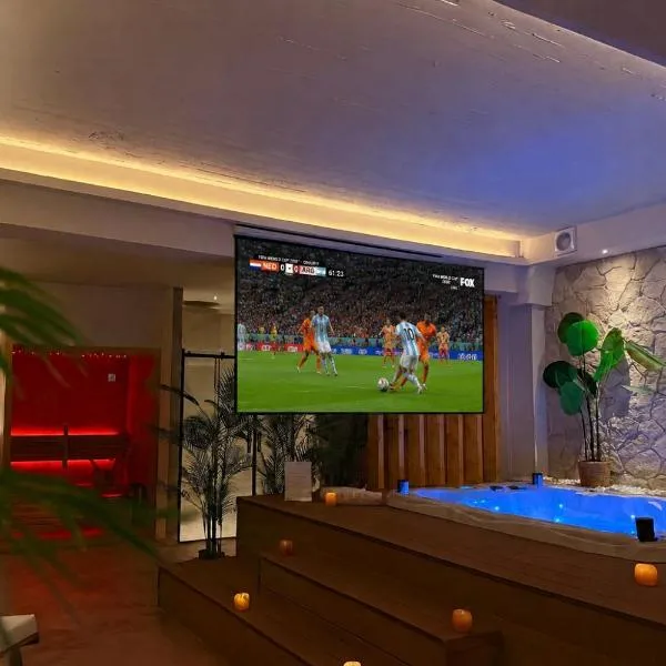 Romantische suite met jacuzzi & sauna - dichtbij stadscentrum, hotel u gradu 'Eindhoven'