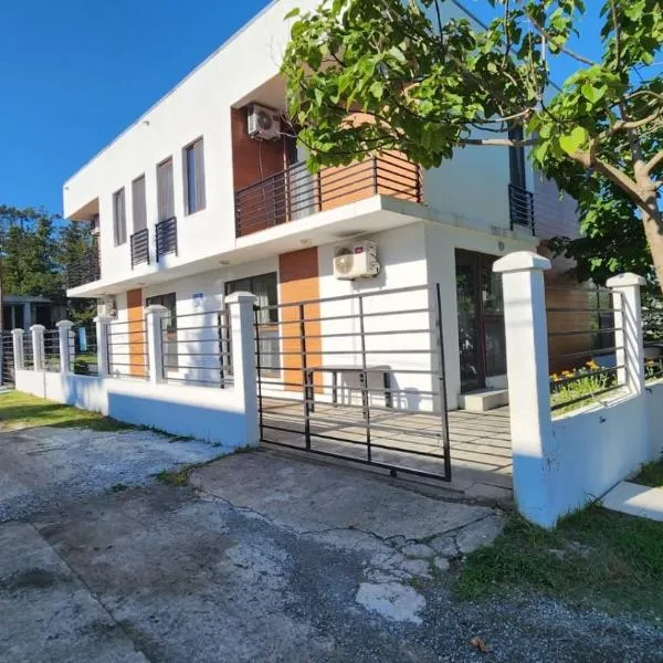 Rio cottage apartment, khách sạn ở Ureki