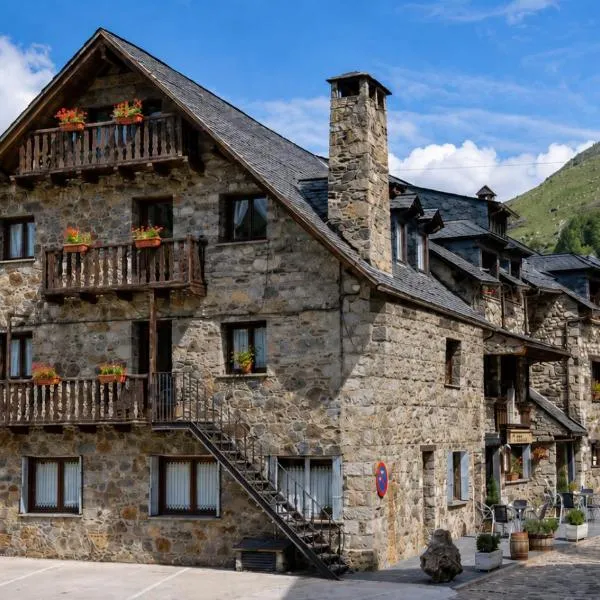 Hostal Rural Sant Climent - Habitacions i Apartaments, hotel di Taull