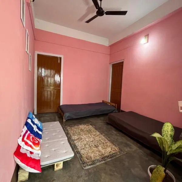 The Backpackers Homestay, hotelli kohteessa Guwahati