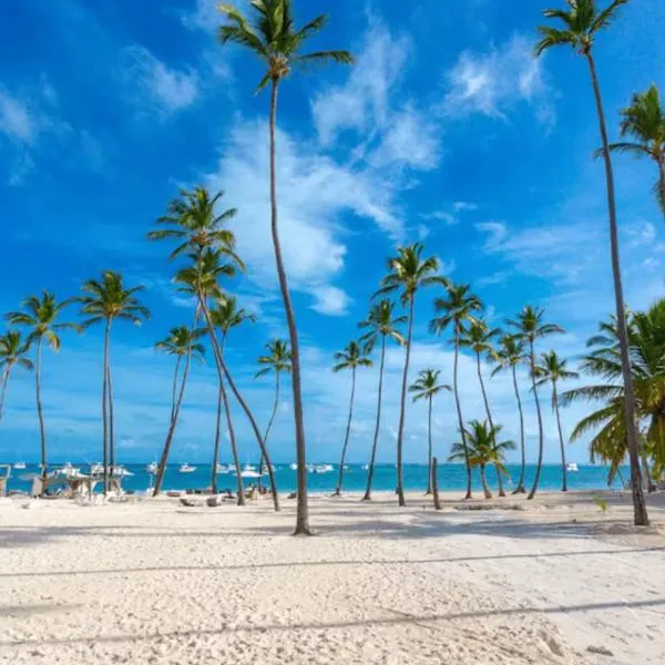 TROPICAL RETREAT SUITES at PLAYA LOS CORALES, hotel a Punta Cana