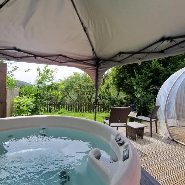 The Nook - Farm Park Stay with Hot Tub & Dome, Hotel in Swansea