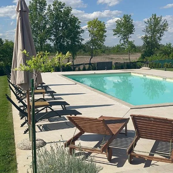 Hedona227, hotel di Perlez