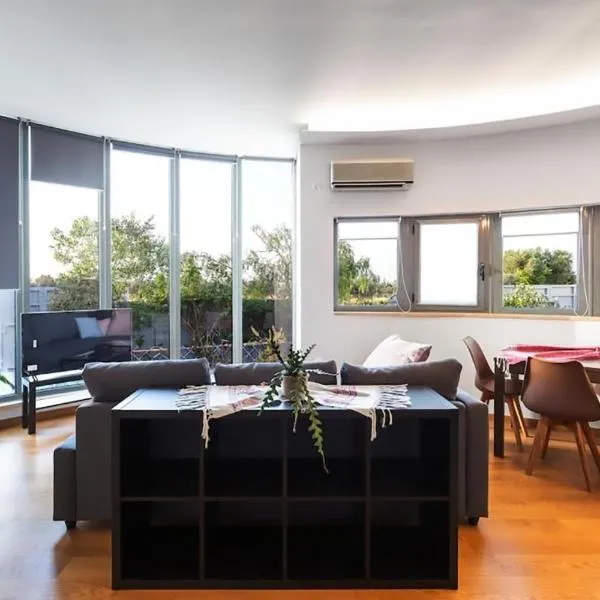 Mari's Home close Airport and Porto Rafti, hotel in Markopoulo