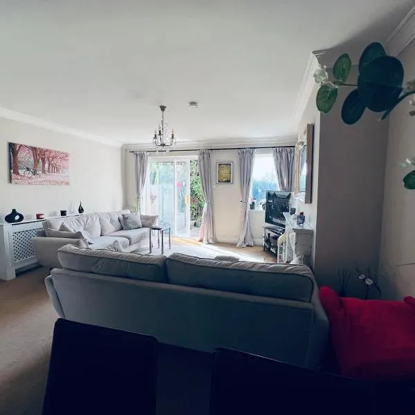 Orchards Residence - RARE find - entire property, Hotel in Cork