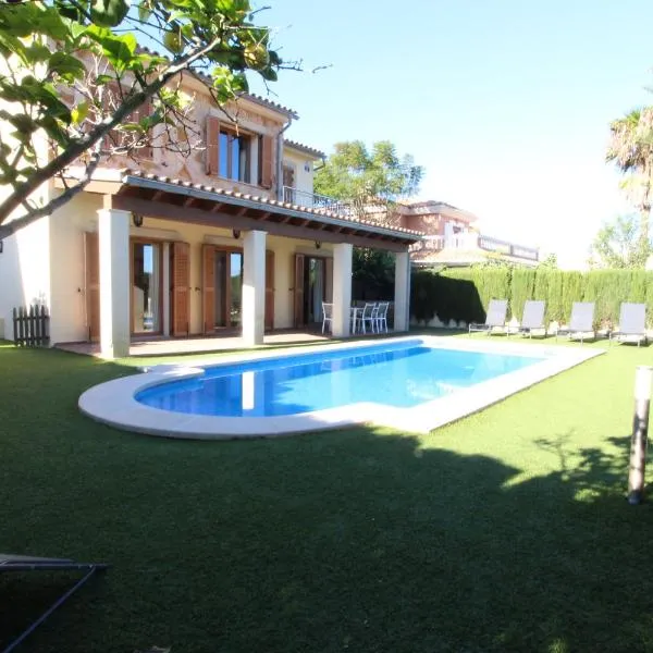 엘 토로에 위치한 호텔 Villa Puerto Adriano