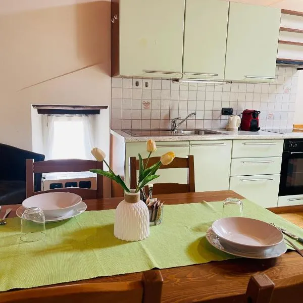 Chiasso Swiss Apartment by RentuGoo Travel, hotel di Chiasso