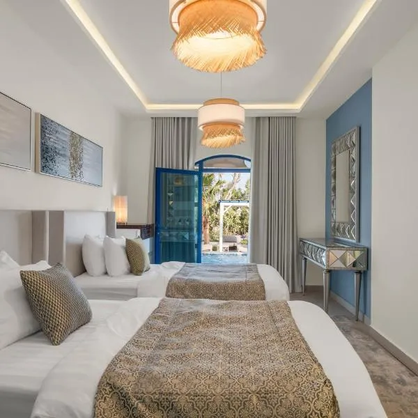 Santorini Villa 40 Meters Pool Blue feeling، فندق في رأس الخيمة