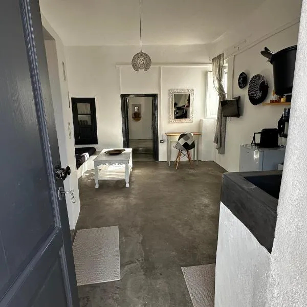 The Grandma's Home، فندق في سيريفوس شورا