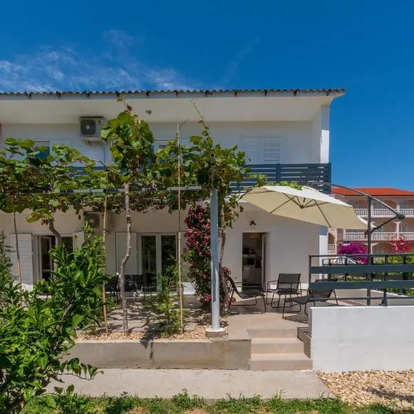 Apartments Joka, hotel u Loparu