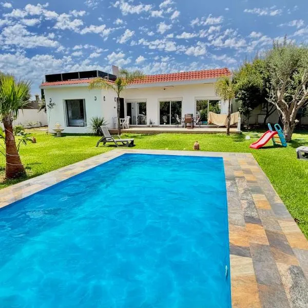 Luxury Villa with Pool & Garden5km from Cabo, hotel di Tétouan