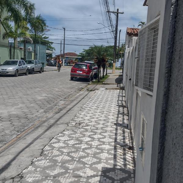 Apartamento térreo a 50 m da Praia Grande, em Ubatuba