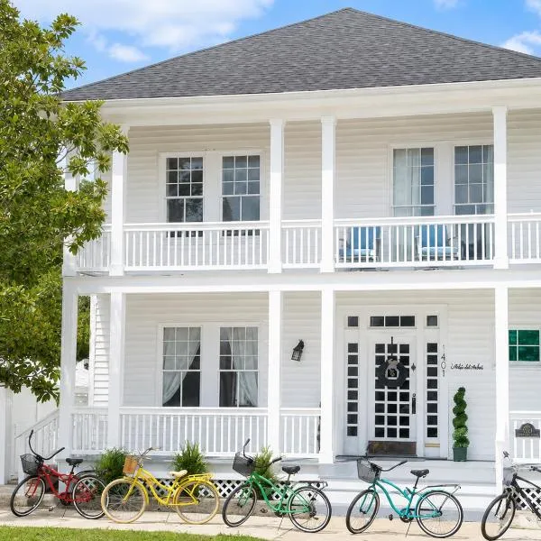 White Magnolia Galveston - Indoor Hot Tub, Bikes, Walk to Beach, hotell i Galveston