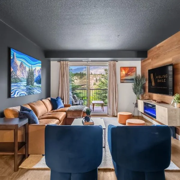 Velvet Noir | Outdoor Pool | Hot Tub | Gym | Pets, hotel em Invermere