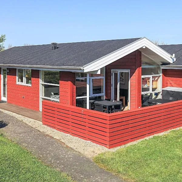 6 person holiday home in Tranekær, מלון בFæbæk