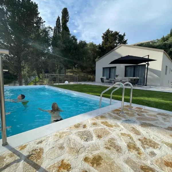 Villa Rinoula-private pool, хотел в Виталадес