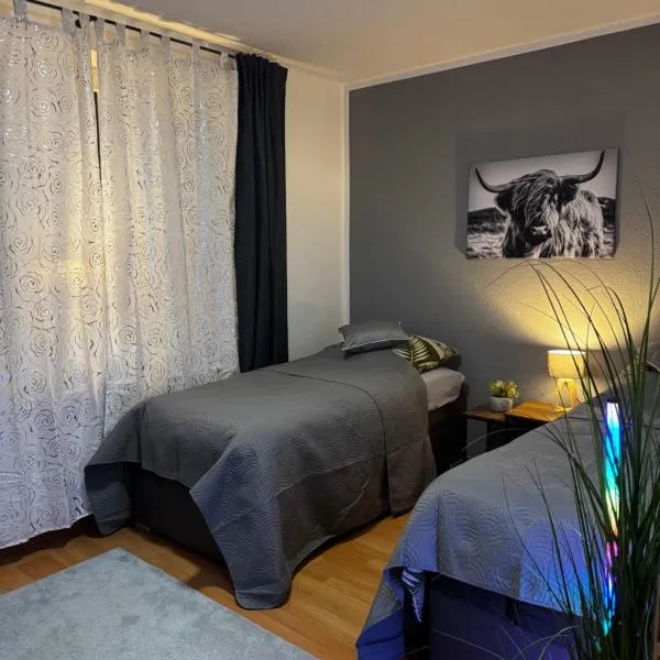 Best Preis Stadtoase HBF Salzwedel Apartment am Bahnhof fuer max 3 Personen mit Boxspringbetten Schlafcouch Kueche und 2x TV, hotel sa Salzwedel