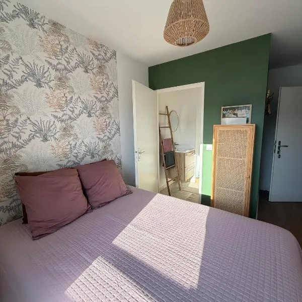 Chambres Chez Maison Stella avec cuisine et terrasse partagée, hotelli kohteessa Saint-Georges-dʼOléron