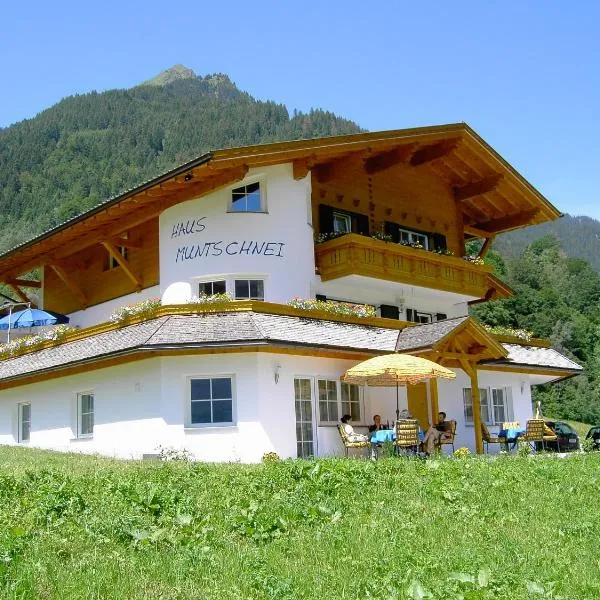 Haus Muntschnei, hotel v destinaci Sankt Gallenkirch