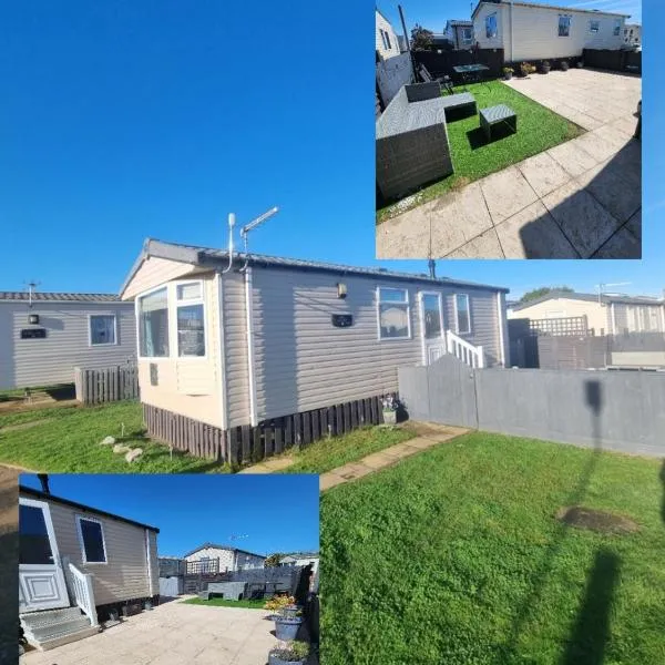 1 minute walk to the beach here! 37 Unity Beach Brightholme Brean sleeps 6 Pet friendly Pets stay free, Hotel in Brean