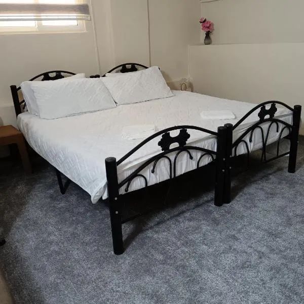 Rousan House، فندق في أم قيس