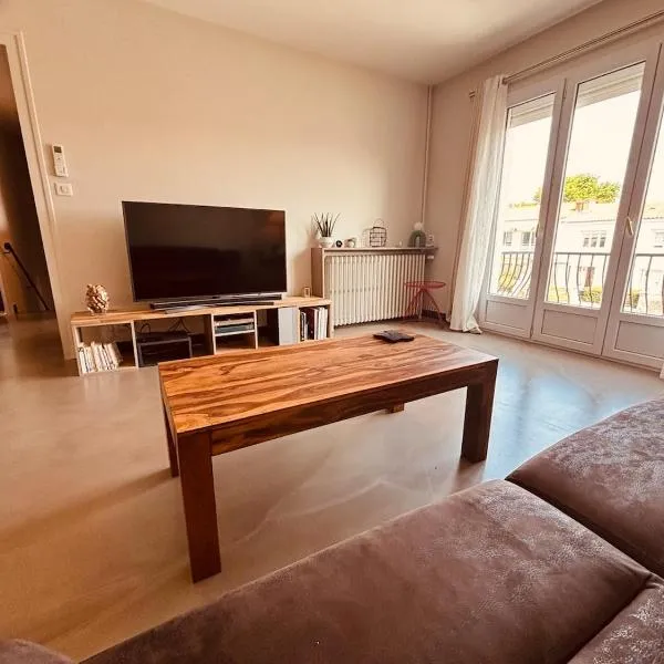 Belle maison hyper centrale 3 chambres, ξενοδοχείο σε Lagord