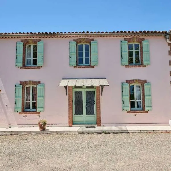 Gîte ferme équestre avec piscine, hotel a Castex
