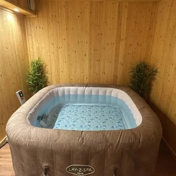 Cosy 2 Bedroom Coastal Retreat with Sea Views and a Private Indoor Hot Tub, hotell sihtkohas Margate