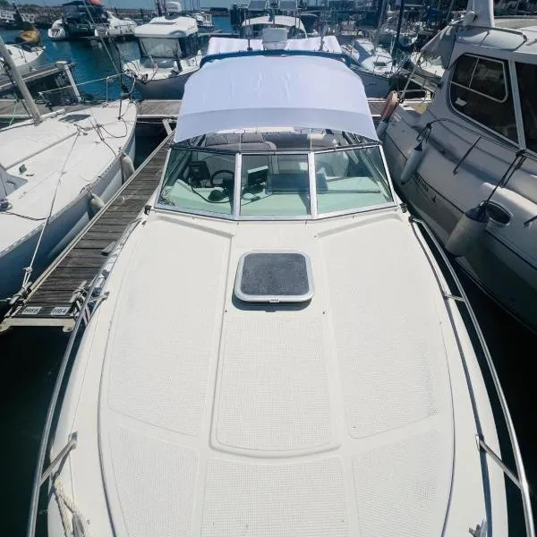 VINA ROMANCE - Romantic Boat Stay in Lisbon Marina, Hotel in Lissabon