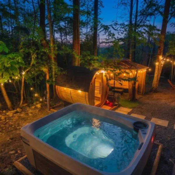 Wellness Escape I Sauna, Hot Tub, Theater & Game Room, hotel en East Stroudsburg