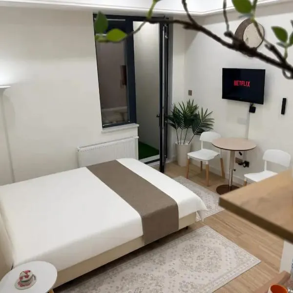 Modern 1BR Near Sukhbaatar Square Central UB, hotel u gradu 'Ulan Bator'
