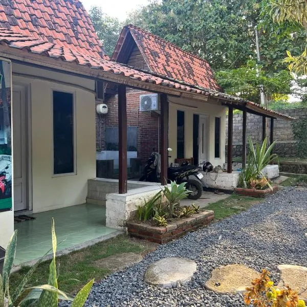 Tiara Homestay Banyuwangi Near train Station, hotel in Banyuwangi