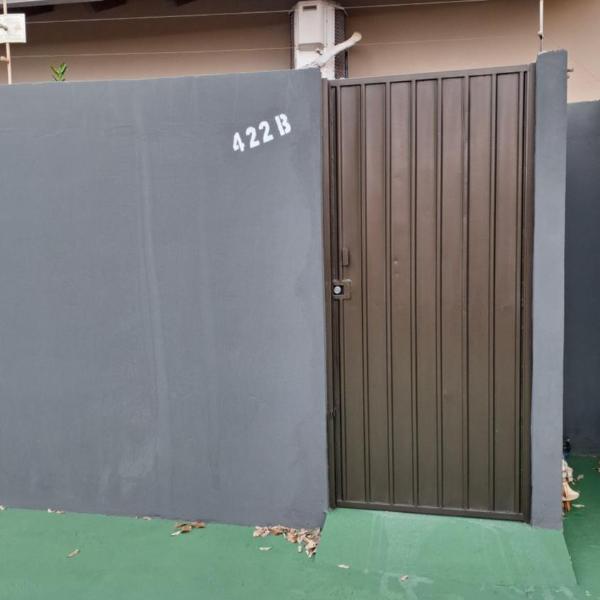 Suíte privativa com acesso à rua - Foto 5