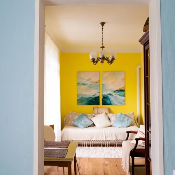 Creative apartment in the heart of Pärnu next to theatre, hotel din Pärnu