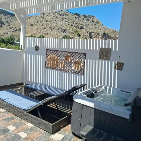 Stergios Suite with Private Jacuzzi, khách sạn ở Kolimbia