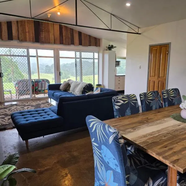 Hideaway Falls Rustic Farm House – hotel w mieście Ravenshoe