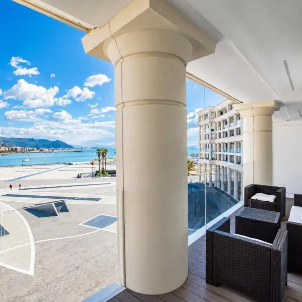Crescent Luxury Retreat - Seafront Apartment Scala E, hotel in Salerno