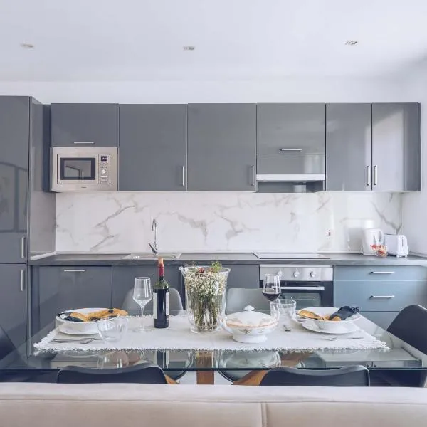 Viesnīca Modern 2-Bedroom Apartment in Gibraltar Town Gibraltārā