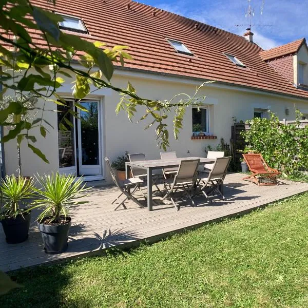 Une jolie maison climatisée pour vous reposer, hotel in Blois