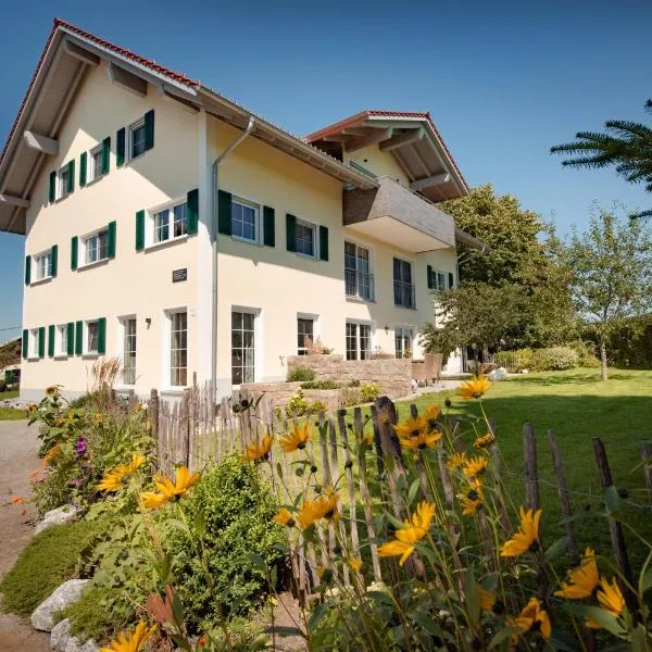 Erlebnishof Eble Doppelzimmer mit hellem Bad, hotel em Obergünzburg