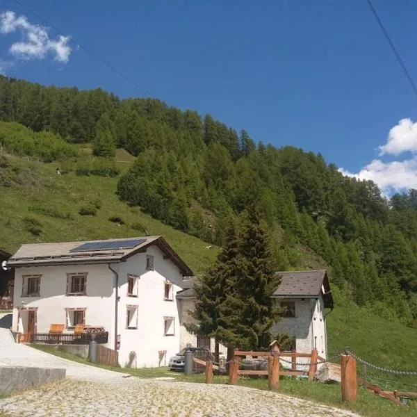 Berghaus am Sonnenhang Valpaschun, hotel v destinaci Valchava