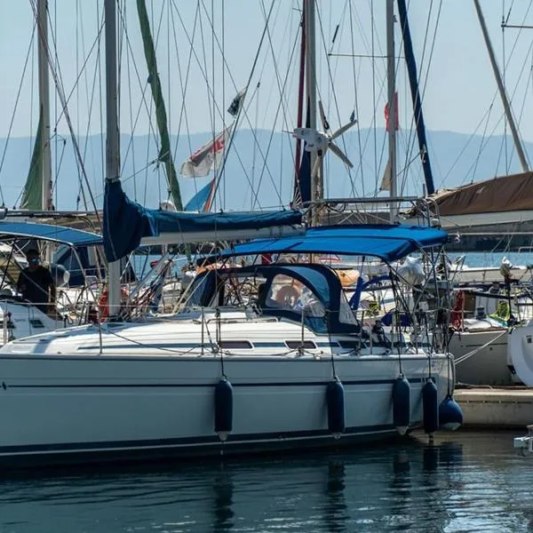 Yacht Pipit - Unique Stay in Marina of Kavala, hotell i Kavala