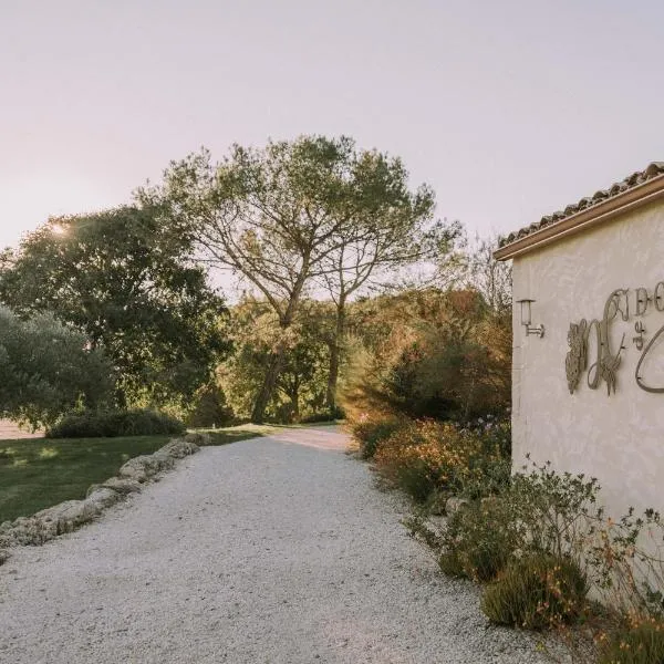 Domaine de Christin Studios-Hôtel, hotel Junas városában