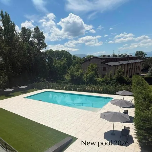 Viesnīca Hotel Llivia pilsētā Ljivija
