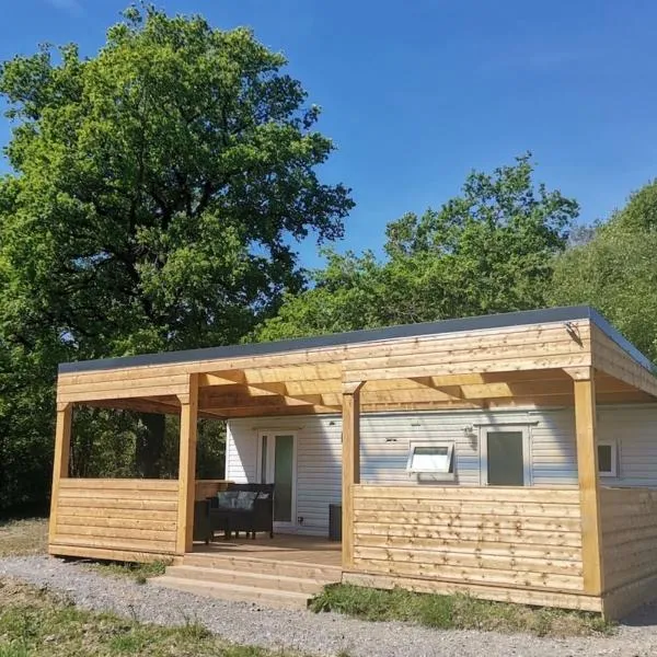 La source - Bungalow avec terrasse à Eguzon, hotel in Éguzon-Chantôme