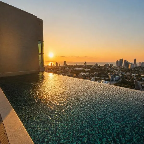 Infinity Pool at Pattaya Posh, hotel in North Pattaya